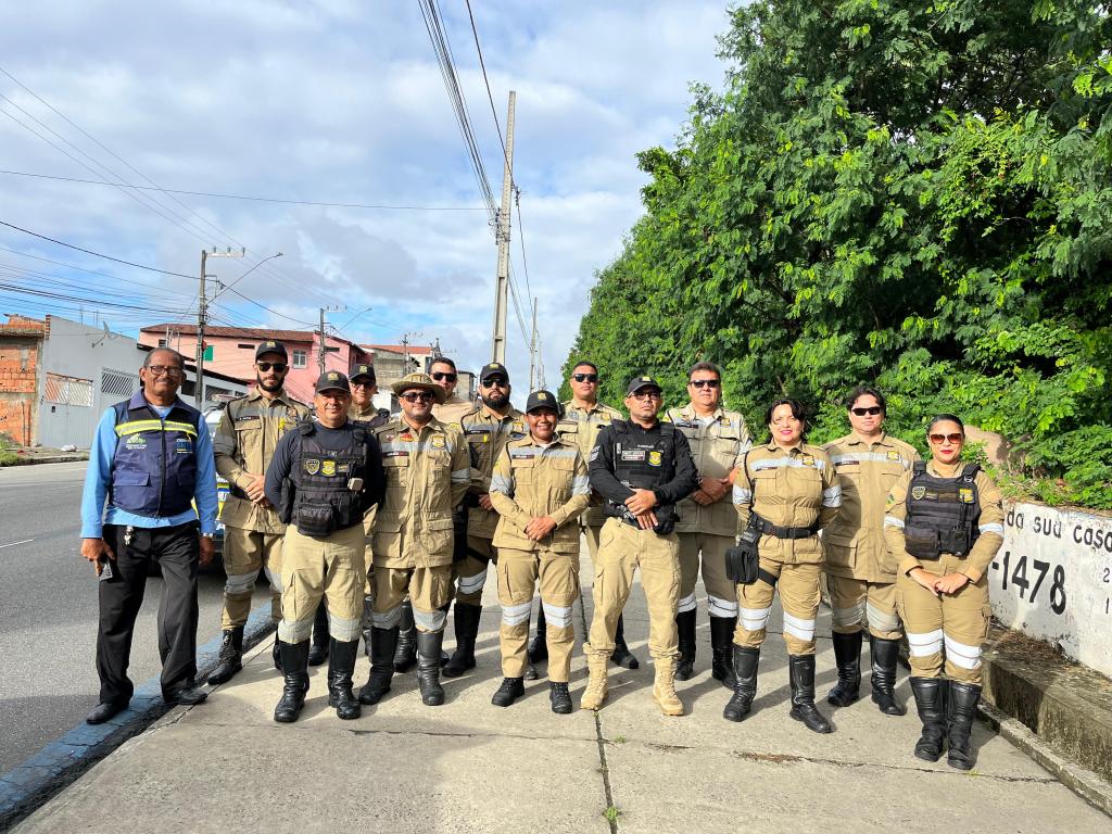 Maio Amarelo: ação educativa da SMTT leva instruções de trânsito aos motoristas na Euclides Figueiredo - SMTT Aracaju